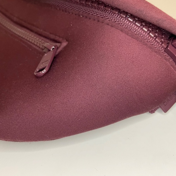 Dagne Dover Ace Neoprene Belt Bag Fanny Pack in Burgundy Currant Eclipse - Picture 4 of 10